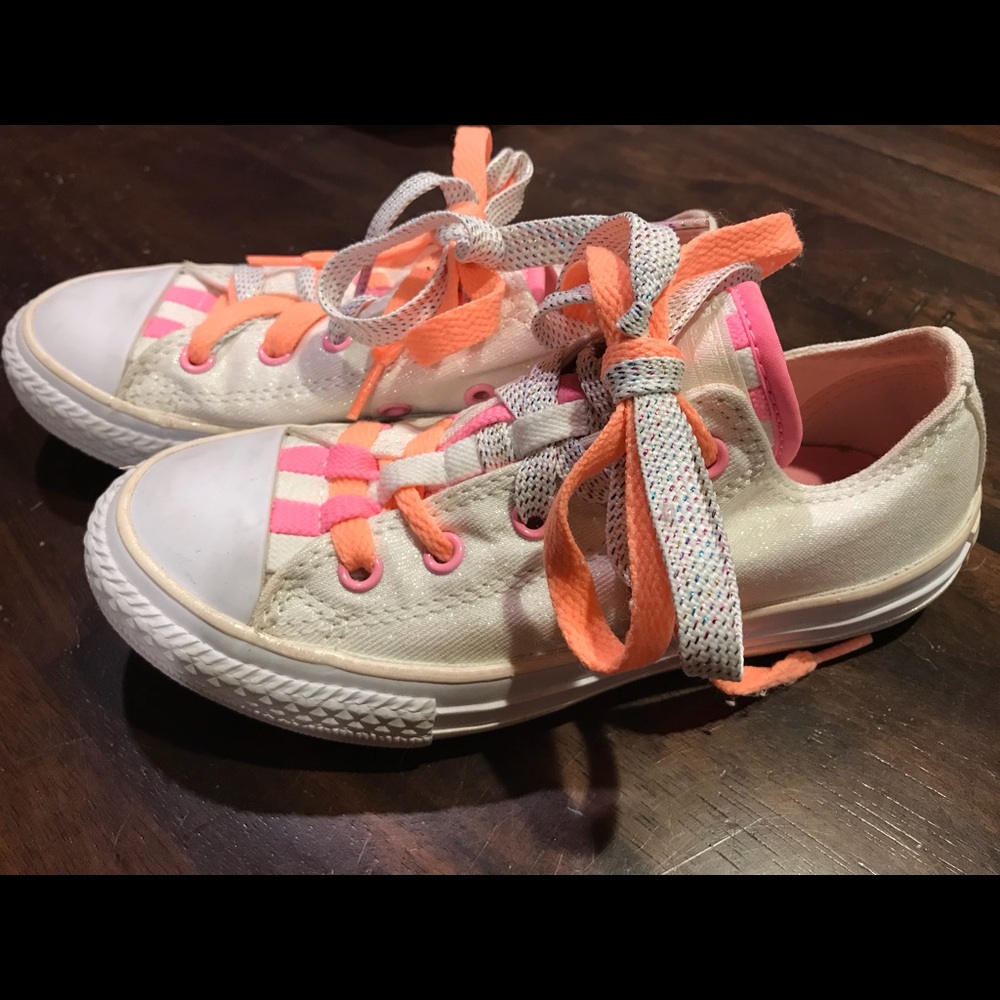 Adorable Converse white sparkly tennis shoes. EUC!